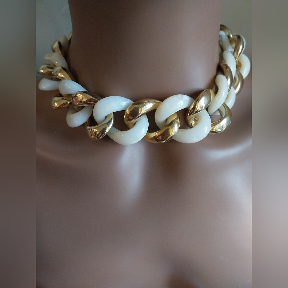 Chic Gold and White Link Necklace - Picture 12 of 12